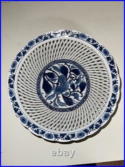 Vintage CHINESE BLUE & WHITE PORCELAIN Lattice Basket 9.5 round circle mark
