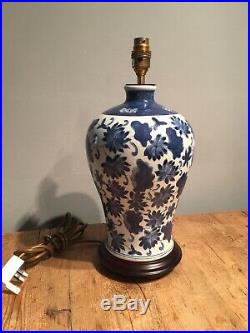 Vintage C 2000 Large Classic Blue & White Ceramic Table Lamp 8 W X 16 Tall