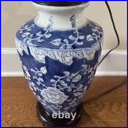 Vintage Chinese Blue White Porcelain Jar Floral Table Lamp. Wooden Base. 27